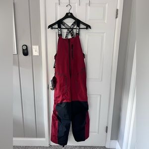 Lynx Quantum Coverall
Size:L
Color: Red & Black
NWT. Smoke free/pet free home